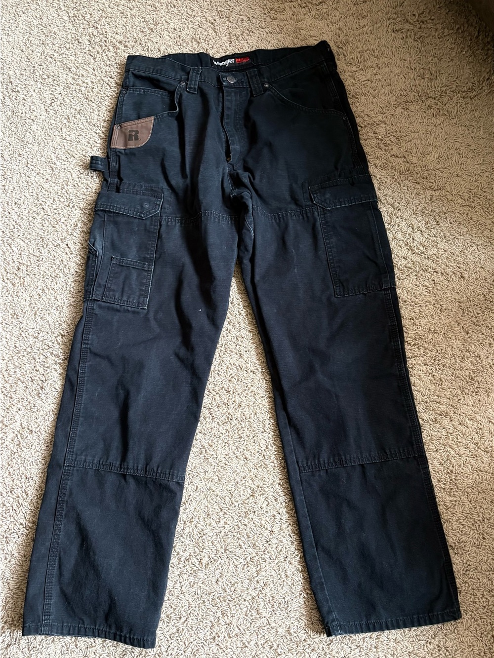 Wrangler Men's Black Cargo Work Pants. Size 32x32